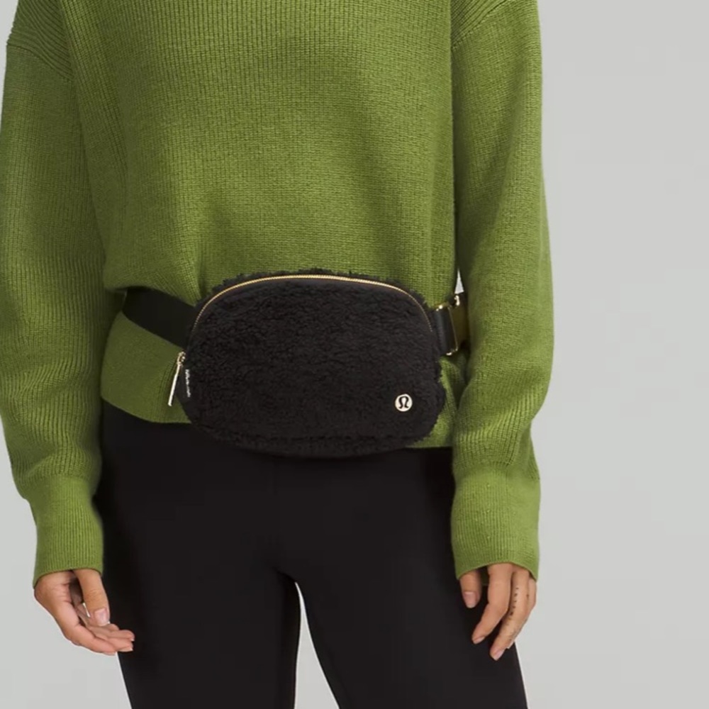 NWT Lululemon Everywhere Belt Bag 1L 
Fleece Black